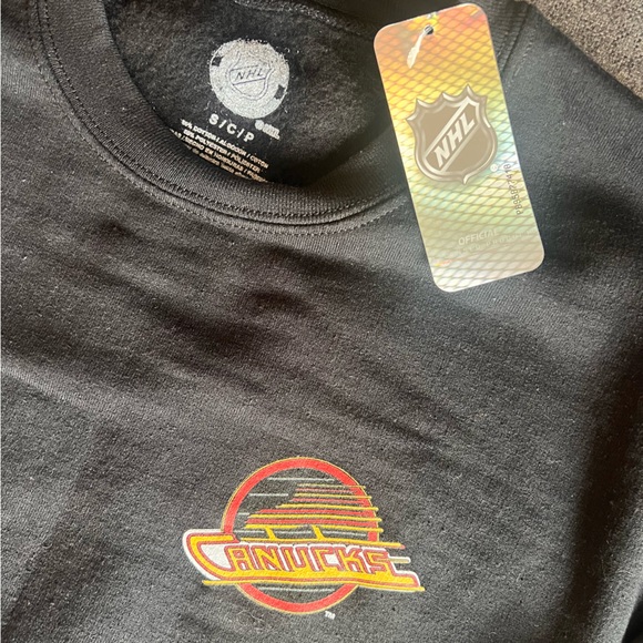 Vancouver Canucks retro logo crew neck - black - Picture 5 of 7